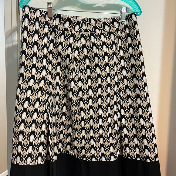 ANN TAYLOR Skirt TOTALLY CUTE OPTIC  PRINT  Fit Flare size 8 - Picture 4 of 5